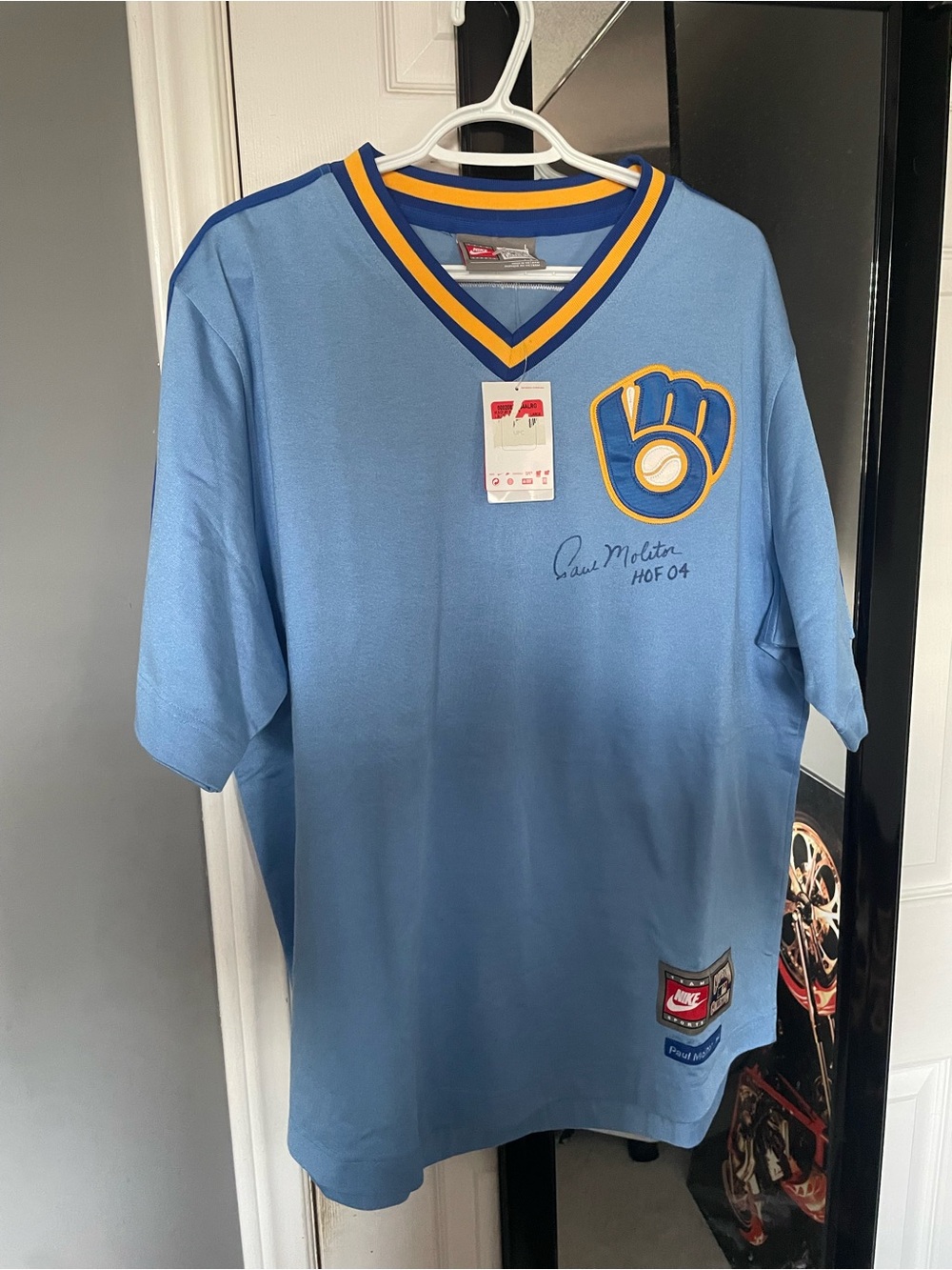 Nike Men’s autographed Milwaukee Brewers Throwback Jersey